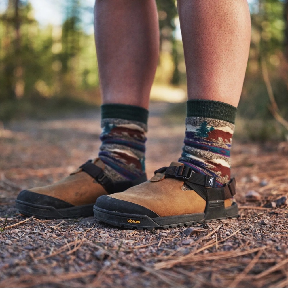 Bedrock mountain clogs in natural leather